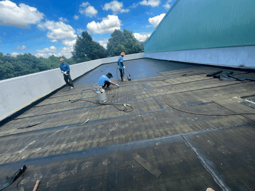 Chống thấm tường bằng phương pháp lăn AC kháng tia UV bảo vệ